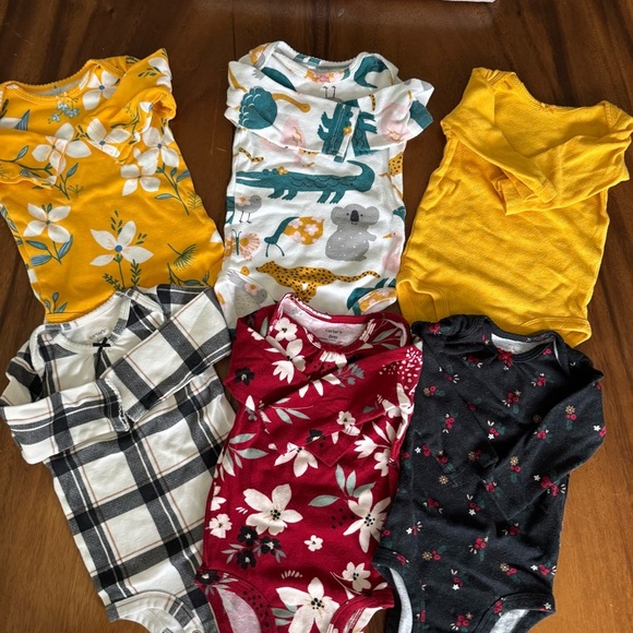 Carter’s Baby Girl Set of 6 Onesies Bundle size 6M - Picture 1 of 6